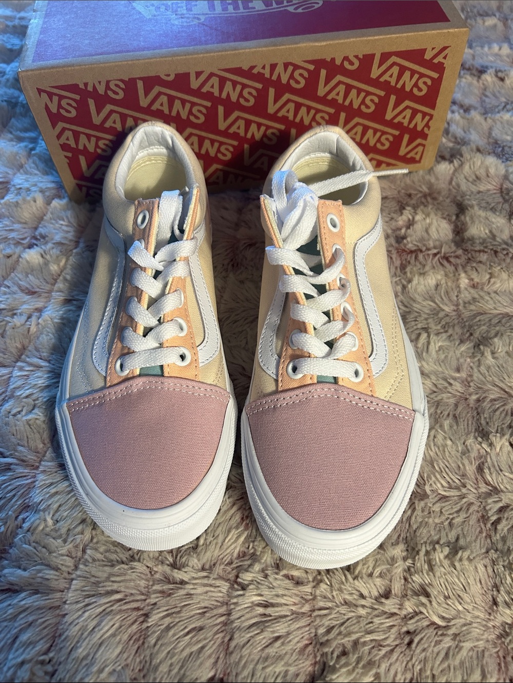 Vans Old Skool Women's Low-Top Sneakers in Pink and Cream size 5.5 new